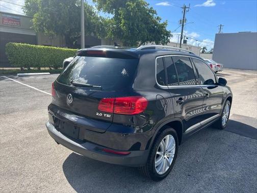 Photo 5 of 21 of 2013 Volkswagen Tiguan SE