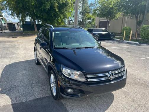 Photo 3 of 21 of 2013 Volkswagen Tiguan SE