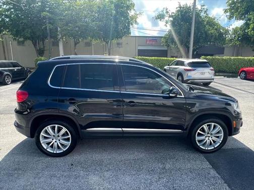 Photo 4 of 21 of 2013 Volkswagen Tiguan SE