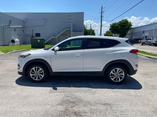 2016 Hyundai TUCSON SE