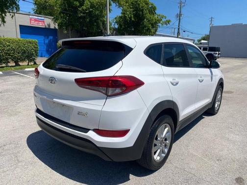 2016 Hyundai TUCSON SE