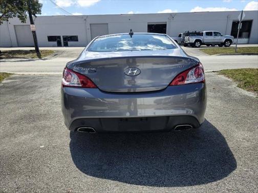 2011 Hyundai Genesis Coupe 2.0T Premium