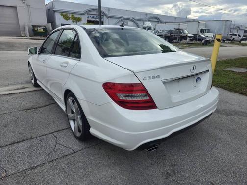 2014 Mercedes-Benz C-Class C 250 Luxury 4dr Sedan