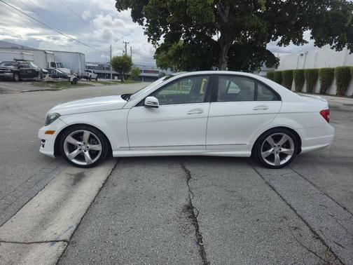 2014 Mercedes-Benz C-Class C 250 Luxury 4dr Sedan