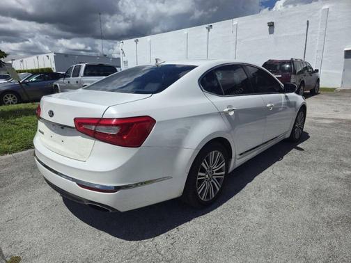 2016 Kia Cadenza Limited 4dr Sedan