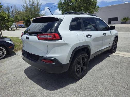 2017 Jeep Cherokee Sport