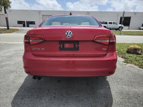 2015 Volkswagen Jetta Auto SE w/Connectivity/Navigation