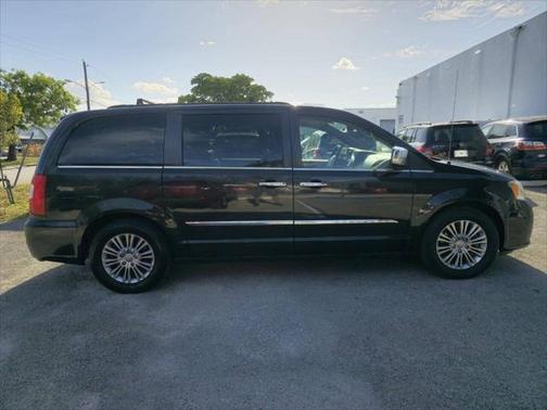 2015 Chrysler Town & Country Touring-L