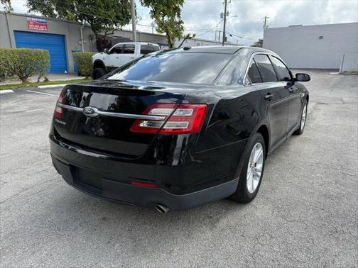 2018 Ford Taurus SE