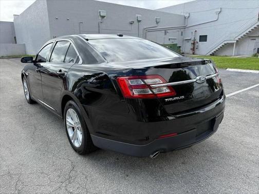 2018 Ford Taurus SE