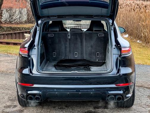 Photo 4 of 33 of 2019 Porsche Cayenne Turbo