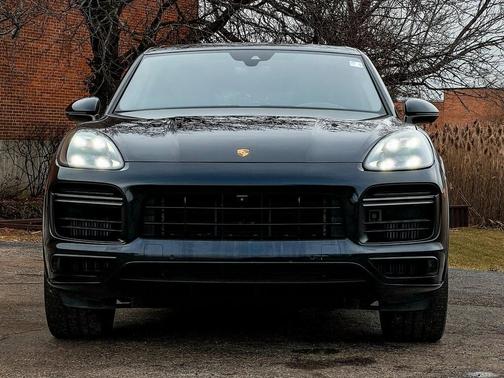 Photo 2 of 33 of 2019 Porsche Cayenne Turbo
