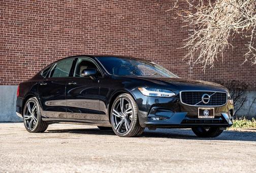 Photo 2 of 32 of 2020 Volvo S90 T6 R-Design