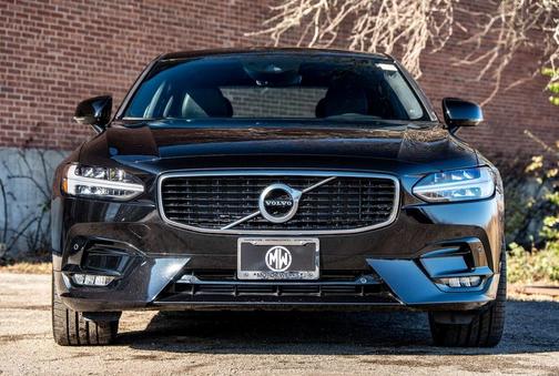 Photo 5 of 32 of 2020 Volvo S90 T6 R-Design