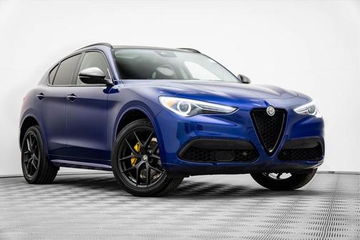 Photo 1 of 32 of 2021 Alfa Romeo Stelvio Ti