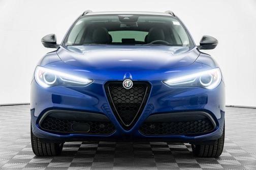 Photo 5 of 32 of 2021 Alfa Romeo Stelvio Ti