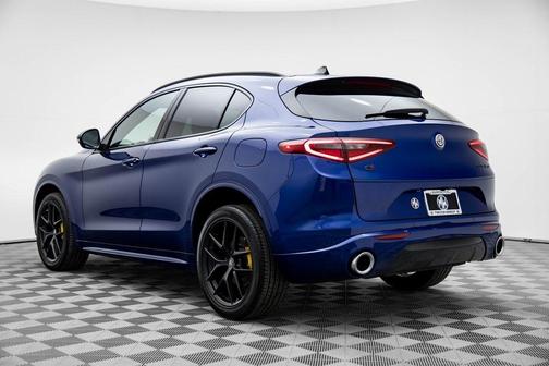 Photo 3 of 32 of 2021 Alfa Romeo Stelvio Ti