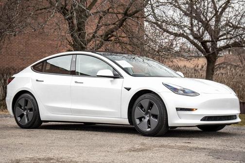 Photo 2 of 39 of 2021 Tesla Model 3 Standard Range Plus