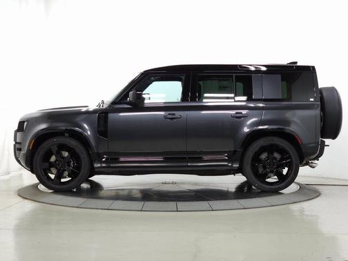 2026 Land Rover Defender 110 V8