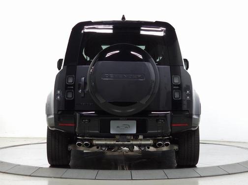 2026 Land Rover Defender 110 V8