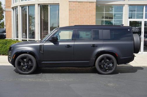 2025 Land Rover Defender 130 P400 X-Dynamic SE