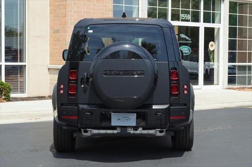 2025 Land Rover Defender 130 P400 X-Dynamic SE