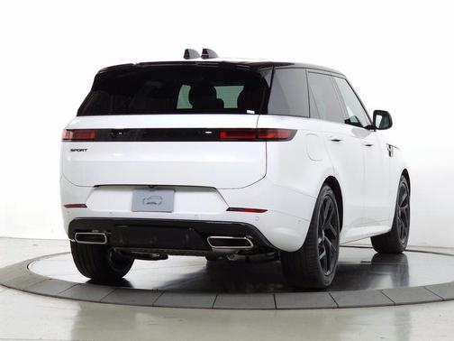 2025 Land Rover Range Rover Sport SE