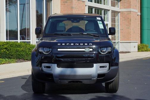 2025 Land Rover Defender 110 P300