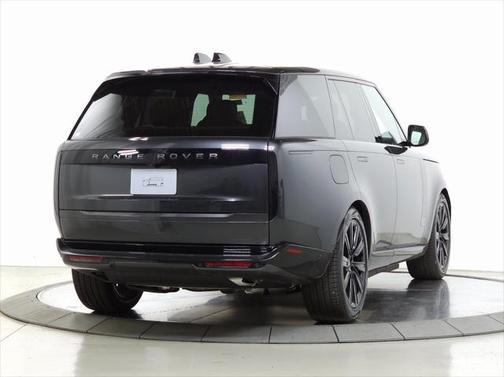 2025 Land Rover Range Rover P550e SE