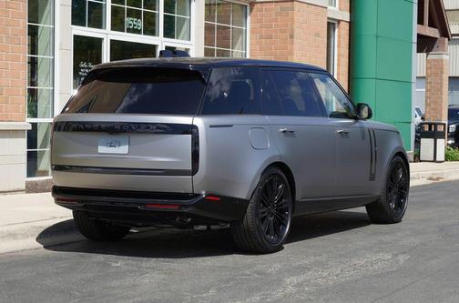 Flux Silver SV Bespoke Ultra Metallic Satin 2026 Land Rover Range Rover P530 SE 7 Seat
