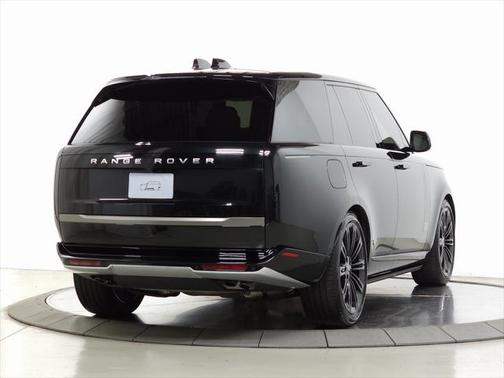 2025 Land Rover Range Rover P530 SE