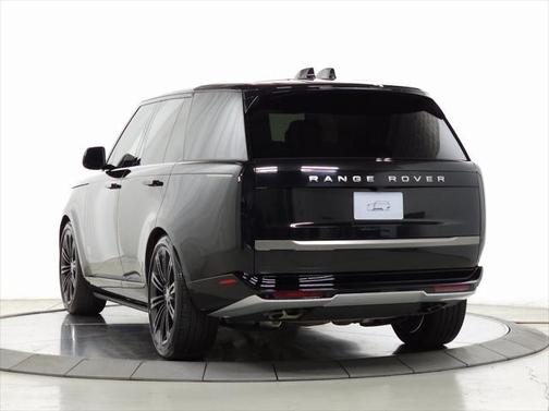 2025 Land Rover Range Rover P530 SE