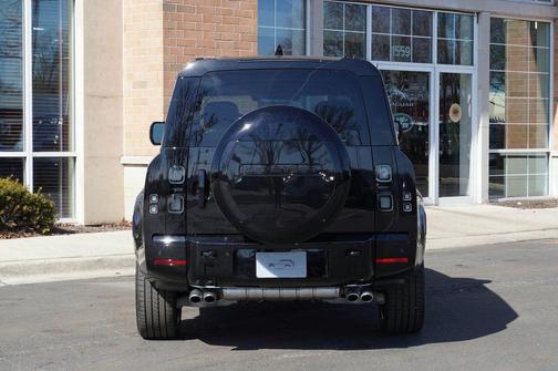 Santorini Black Metallic 2026 Land Rover Defender V8