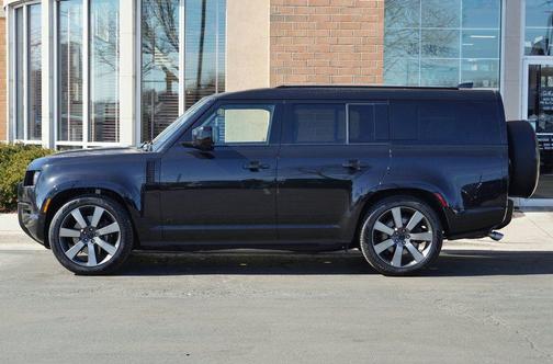 Santorini Black Metallic 2026 Land Rover Defender V8