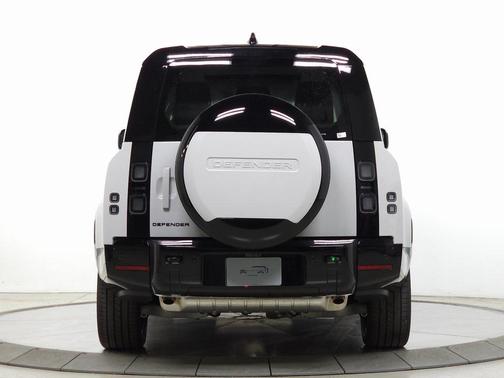 2026 Land Rover Defender P400 X-Dynamic SE