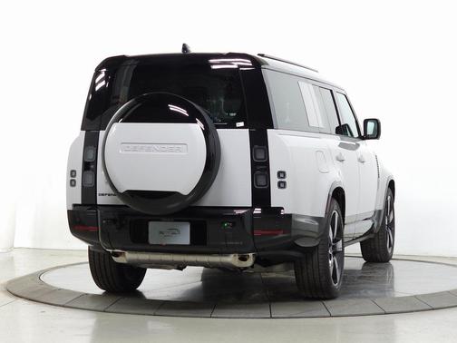 2026 Land Rover Defender P400 X-Dynamic SE