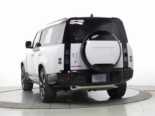 2026 Land Rover Defender P400 X-Dynamic SE