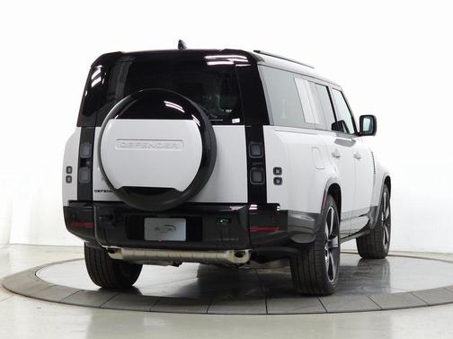 2026 Land Rover Defender P400 X-Dynamic SE