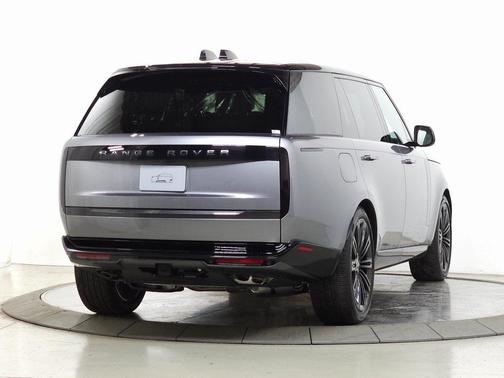 2025 Land Rover Range Rover P530 SE 7 Seat