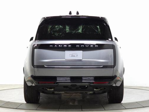 2025 Land Rover Range Rover P530 SE 7 Seat