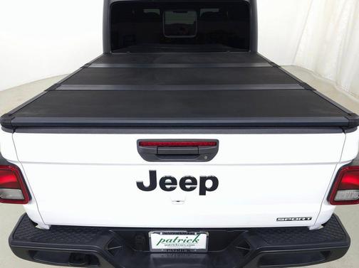 Bright White Clearcoat 2020 Jeep Gladiator Sport S