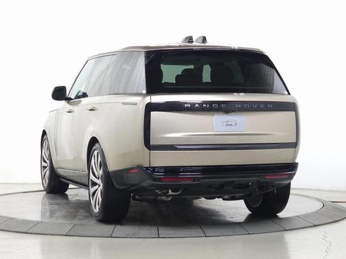 2025 Land Rover Range Rover P530 SE