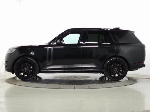 Santorini Black Metallic 2023 Land Rover Range Rover P530 SE