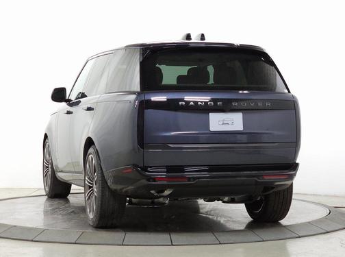 2025 Land Rover Range Rover P400 SE