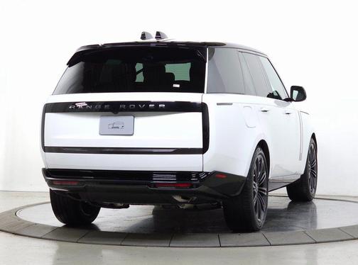 Fuji White 2026 Land Rover Range Rover P400 SE