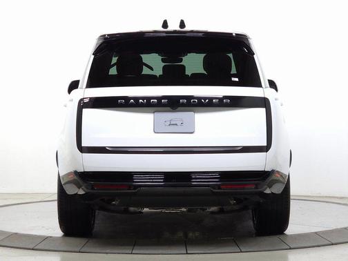 Fuji White 2026 Land Rover Range Rover P400 SE