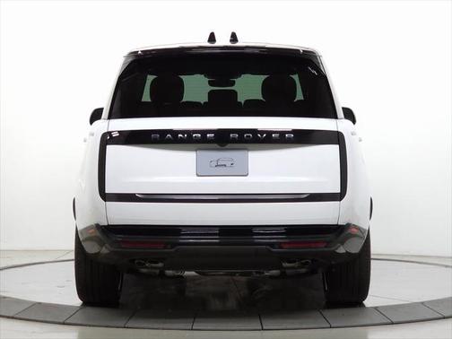 2025 Land Rover Range Rover P530 SE