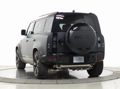 Santorini Black Metallic 2026 Land Rover Defender P400 X-Dynamic SE