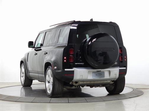 2023 Land Rover Defender 110 SE