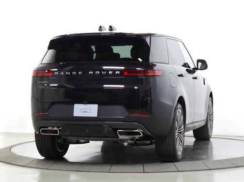 Santorini Black Metallic 2026 Land Rover Range Rover Sport SE
